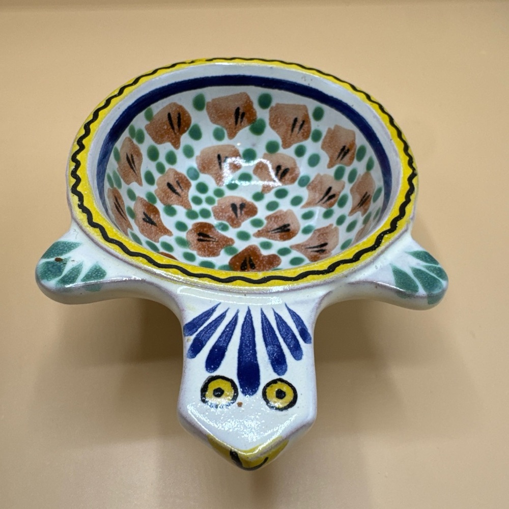 Unique Hand Made Painted Turtle Dish Mexico Pottery Signed 6" X 4" - Picture 5 of 9